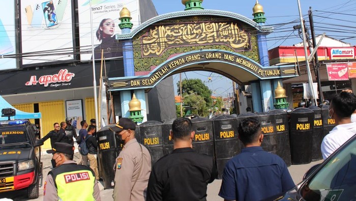 Ponpes Shiddiqiyyah Ploso, Jombang dikepung ribuan polisi