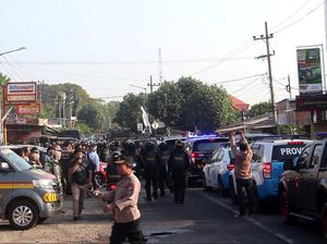 Arus Lalin di Ponpes Anak Kiai Jombang Ditutup, Kendaraan Dialihkan