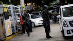 Stok BBM Menipis, Pom Bensin di Sri Lanka Dijaga Tentara, Ini Fotonya