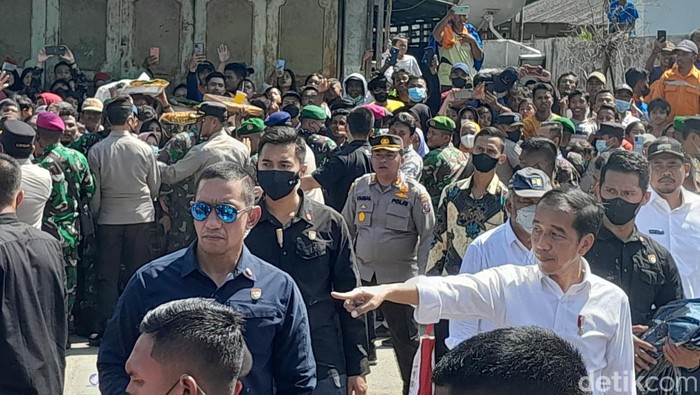 Presiden Jokowi di Belawan. (Aldi/detikSumut)