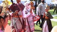 Tongkat yang diberikan itu dalam kepercayaan masyarakat Batak Toba sebagai tongkat milik raja. Tongkat itu juga dinilai memiliki kesaktian.