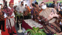 Dalam sejarahnya Tunggal Panaluan, hanya raja yang disembah yang berhak menerima tongkat sakti ini.