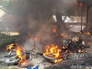 Buntut Pencuri Sawit Tewas Tertembak, Warga Bakar 30 Motor Karyawan Perkebunan