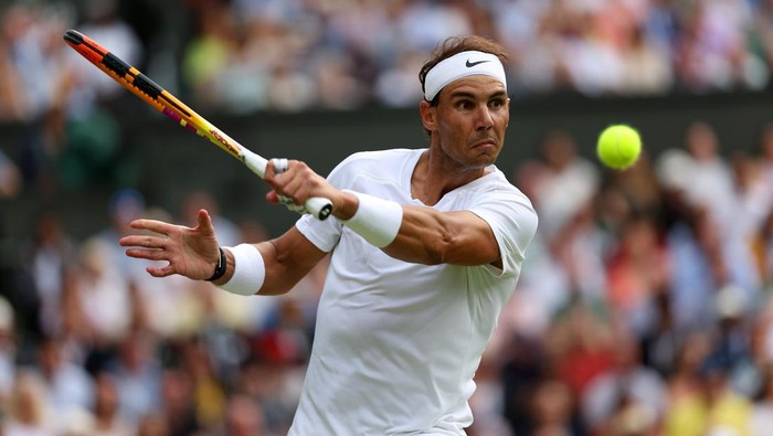 LONDON, ENGLAND - JULY 06: Rafael Nadal of Spain plays a backhand against Taylor Fritz of The United States during their Mens Singles Quarter Final match on day ten of The Championships Wimbledon 2022 at All England Lawn Tennis and Croquet Club on July 06, 2022 in London, England. (Photo by Clive Brunskill/Getty Images)