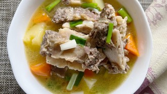 Resep Sop Iga Sapi Khas Jawa yang Kuahnya Super 'Ngaldu'