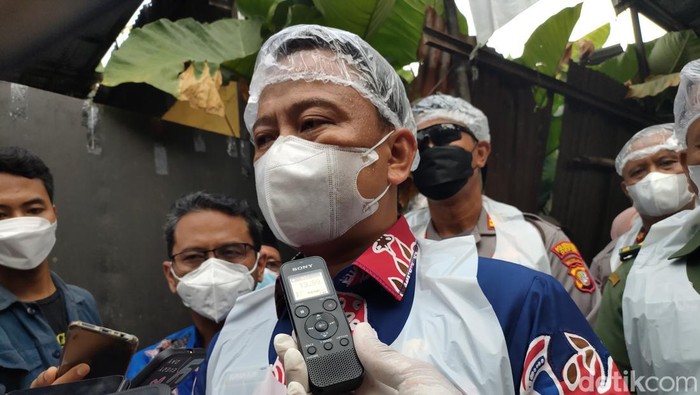 Sekda Kota Depok Supian Suri tinjau vaksinasi PMK di Depok