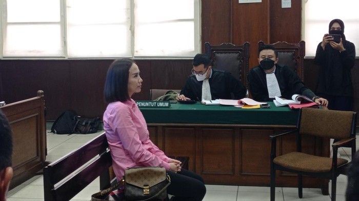 Selvia, saksi sidang kasus pencemaran nama baik dengan terdakwa Ayu Thalia, di PN Jakpus, Kamis (7/7/2022).