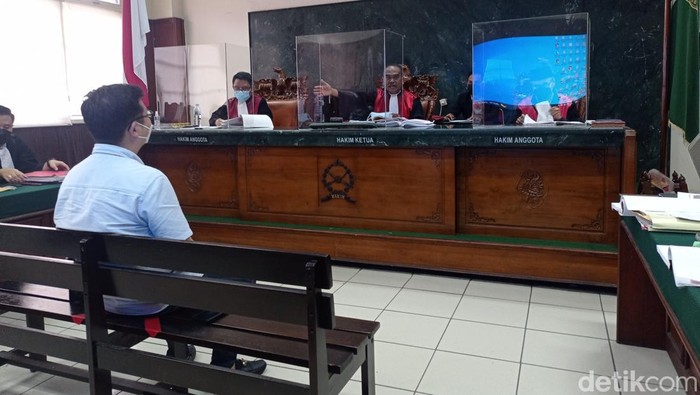 Sidang kasus Ayu Thalia