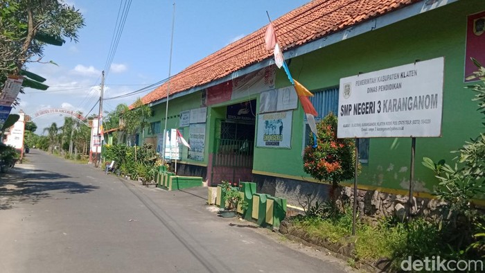 SMPN 3 Karanganom yang kekurangan siswa baru, Kamis (7/7/2022)