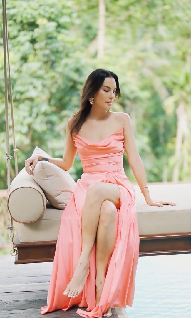 Unggaahan Sophia Latjuba pun selalu berhasil mencuri atensi dan banjir pujian. Tak sedikit yang memuji dan menyebutnya cantik serta awet muda. Pake formalin ya.. Awet banget mudanya, komentar seorang netizen. Foto: dok. Instagram/@sophia_latjuba88