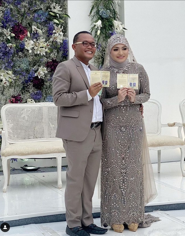 Setelah merasa siap, Nathalie dan Sule pun memutuskan untuk menikah pada 15 November 2020. Acara pernikahannya itu digelar di sebuah restoran di daerah Bekasi. Foto: dok. Instagram/@ferdinan_sule
