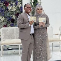 Setelah merasa siap, Nathalie dan Sule pun memutuskan untuk menikah pada 15 November 2020. Acara pernikahannya itu digelar di sebuah restoran di daerah Bekasi. Foto: dok. Instagram/@ferdinan_sule