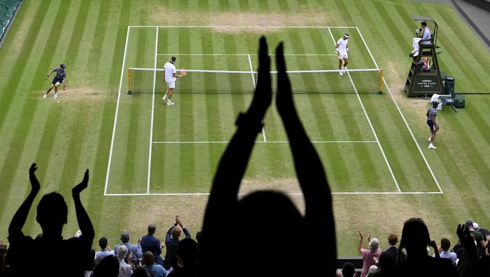 Tennis - Wimbledon - All England Lawn Tennis and Croquet Club, London, Britain - July 6, 2022  General view during the quarter final match between Spain's Rafael Nadal and Taylor Fritz of the U.S. REUTERS/Toby Melville