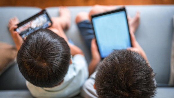 Survei: Anak-anak Nonton YouTube 106 Menit Setiap Hari