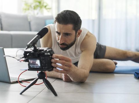 Tips foto terlihat tinggi, ambil dari bawah