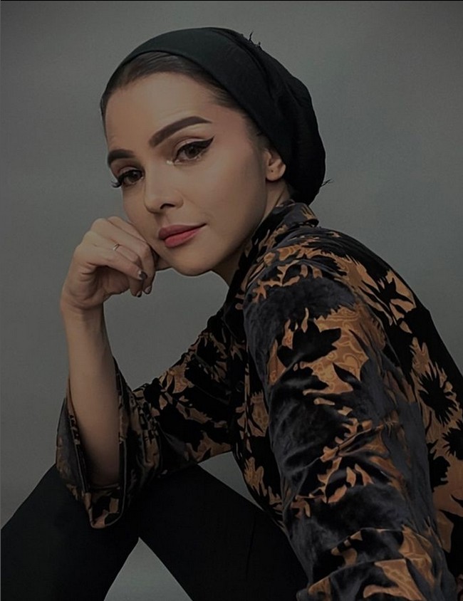 Rosmanizar dan Didi Mahardika terlihat dekat sejak Juli 2018.  Keduanya dikabarkan menikah pada 2019. Sebelum dengan Didi, Rosmanizar pernah gagal berumah tangga dengan Enji Baskoro, yang merupakan eks suami Ayu Ting Ting. Foto: Dok. Instagram @rosmanizar12.