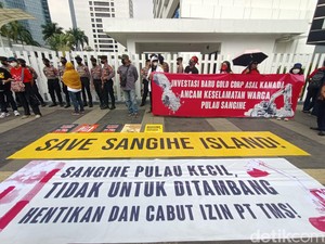 Usai Kementerian ESDM, Warga Demo Kedubes Kanada Tolak Tambang di Sangihe