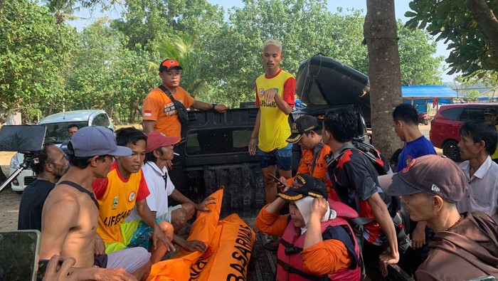 Wisatawan asal Pandeglang ditemukan meninggal usai dua hari terseret ombak di Pantai Carita