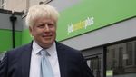 PM Boris Johnson Mundur, Patung Lilinnya Jadi Ajang Foto-foto