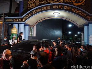 Anaknya Meyerahkan Diri, Kiai Muktar Tak Dibawa ke Polda Jatim