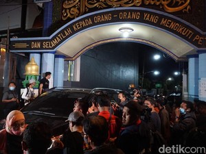 Anaknya Meyerahkan Diri, Kiai Muktar Tak Dibawa ke Polda Jatim