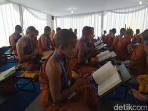 Khidmatnya Tipitaka Chanting dan Asalha Puja di Candi Borobudur