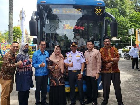 Bus Trans Padang dengan teknologi Internet of Things resmi meluncur