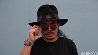 Cella sang gitaris berpose untuk Main Stage detikcom.