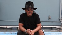 Diketahui, Kotak telah berjalan selama 18 tahun, mereka pun sudah 12 tahun tak memiliki drummer. Maka dari itu mereka menutup diri dari personel baru.
