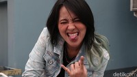 Chua sang bassis berpose untuk Main Stage detikcom.