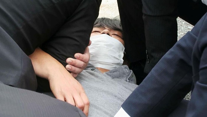 Pelaku penembakan eks PM Jepang Shinzo Abe ditangkap. Pelaku yang diketahui bernama Yamagami Tetsuya itu merupakan eks pasukan angkatan laut bela diri Jepang.
