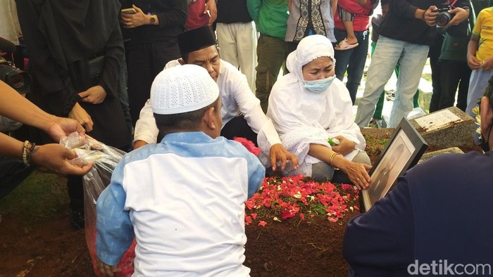 Pemakaman Dicky Topan