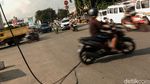 Duh, Ada Kabel Jatuh ke Jalan di Bundaran Pamulang