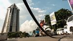 Duh, Ada Kabel Jatuh ke Jalan di Bundaran Pamulang