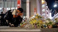 Seperti diketahui Shinzo Abe ditembak saat sedang berdiri menyampaikan pidato kampanye di Nara pukul 11.30 waktu setempat, Jumat (8/7). Kampanye itu dilakukan menjelang pemilihan umum untuk majelis tinggi parlemen yang digelar pada Minggu depan.