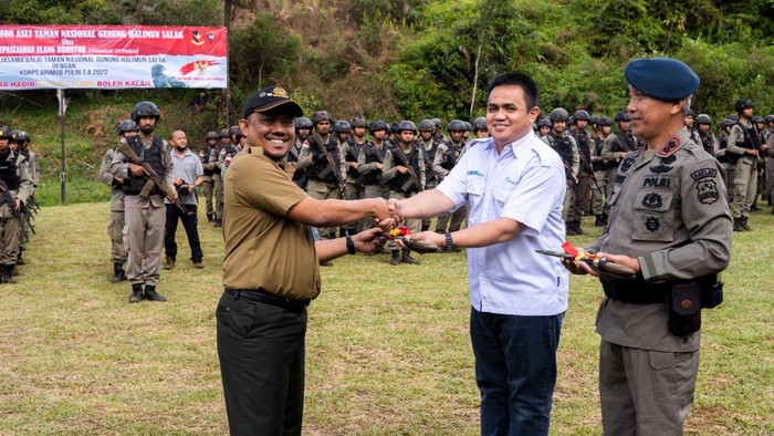 Elang Brontok Dilepasliar di TNGHS