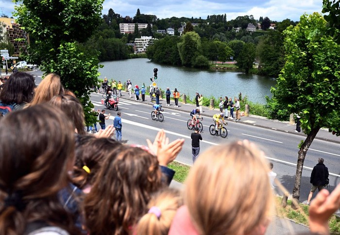 Etape 6 Tour de France LONGWY, FRANCE - JULY 07: Wout Van Aert of Belgium and Team Jumbo - Visma Yellow Leader Jersey caught by the peloton during the 109th Tour de France 2022, Stage 6 a 219,9km stage from Binche to Longwy 377m / #TDF2022 / #WorldTour / on July 07, 2022 in Longwy, France. (Photo by Michael Steele/Getty Images)