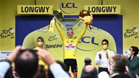 Pogacar bertengger di puncak klasemen. Sementara Wout Van Aert yang finis di posisi 103, terlempar jauh ke peringkat 53 klasemen overall.  (Anne Poujoulat/AFP/Getty Images)