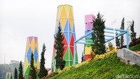 Tempat wisata yang berada di tengah-tengah perkebunan teh ini menyajikan keindahan bagi wisatawan.