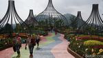 Menikmati Taman Bunga dan Bangunan Ala Kremlin di DCastello, Subang