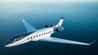 G700 adalah jet andalan terbaru Gulfstream, dengan panjang kabin berukuran hampir 57 kaki (17,3 meter) dan mampu terbang tanpa henti 7.500 mil laut (nmi) atau sekitar 13.334 kilometer. Kira-kira cukup penerbangan dari London hingga Singapura untuk sekali penerbangan. Meskipun ini belum dapat menyaingi 7.700 nmi yang dapat dicapai Bombardier Global 7500.Foto: Gulfstream