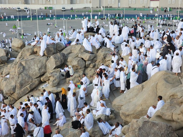 MECCA, SAUDI ARABIA - JULY 08: Prospective pilgrims visit the Mountain of Mercy (Mount Arafat), which is the place where Adam and Eve reunited on Earth after falling from Heaven, as Muslims continue their worship to fulfill the Hajj pilgrimage in Mecca, Saudi Arabia on July 08, 2022. (Photo by Ashraf Amra/Anadolu Agency via Getty Images)