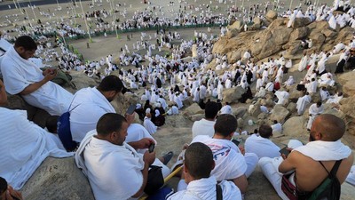 Jemaah Haji Padati Jabal Rahmah, Begini Suasananya