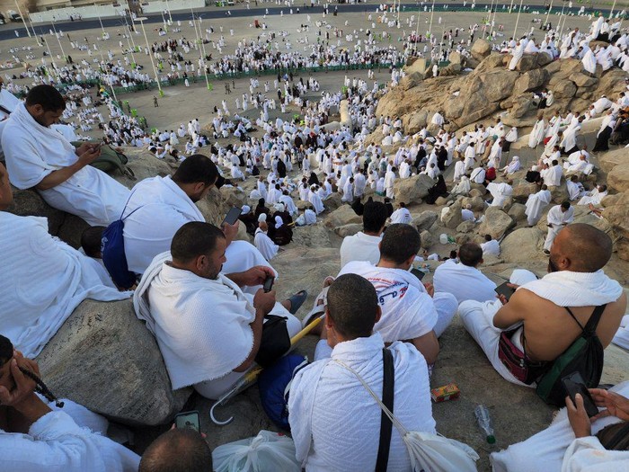 MECCA, SAUDI ARABIA - JULY 08: Prospective pilgrims visit the Mountain of Mercy (Mount Arafat), which is the place where Adam and Eve reunited on Earth after falling from Heaven, as Muslims continue their worship to fulfill the Hajj pilgrimage in Mecca, Saudi Arabia on July 08, 2022. (Photo by Ashraf Amra/Anadolu Agency via Getty Images)