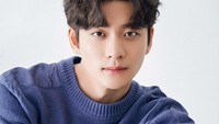 Kang Tae Oh tak hanya jago akting, tapi punya bakat nyanyi dan main piano. Foto: dok. Man of Creation