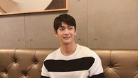 Kang Tae Oh berperan sebagai Lee Jun Ho, pengacara populer yang bekerja bersama Woo Young Woo (Park Eun Bin). Foto: Instagram @kto940620