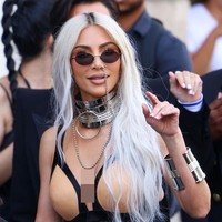 Haute Couture Paris Fashion Week 2022 menjadi agenda utama Kim Kardashian datang ke ibukota Prancis. Menghadiri fashion show Jean Paul Gaultier Haute Couture, Rabu (6/7/2022), penampilan Kim mencuri atensi. Foto: Getty Images