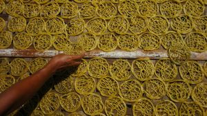 Kriuk Gurih Mi Krupuk Tegal Dimulai dari Sini