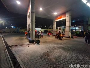 Pria Bakar Diri di SPBU Tambakrejo Surabaya Alami Luka Bakar 68%