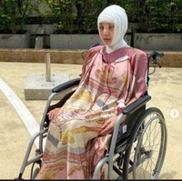 Tak sedikit netizen yang berkomentar jika ia terlihat menyeramkan seperti zombie.Foto: Instagram @lucintaluna_manjalita